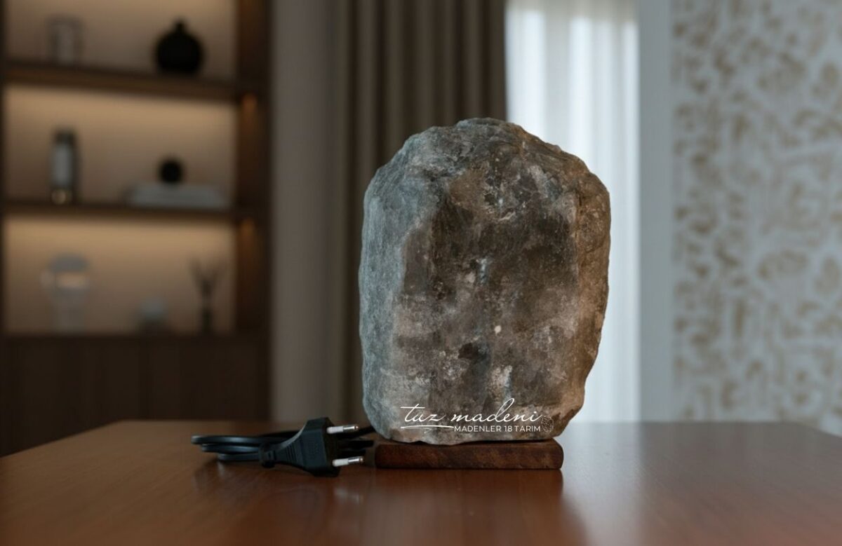 siyah-kisa-04 Esmer Doğal Tuz Lambası